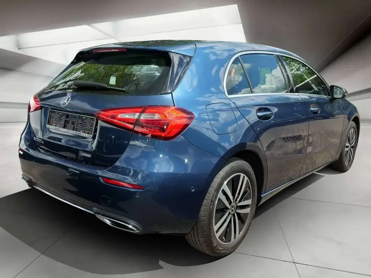 Gebraucht Mercedes A250 Progressive 160 PS (117 kW) 2022 Blau Limousine