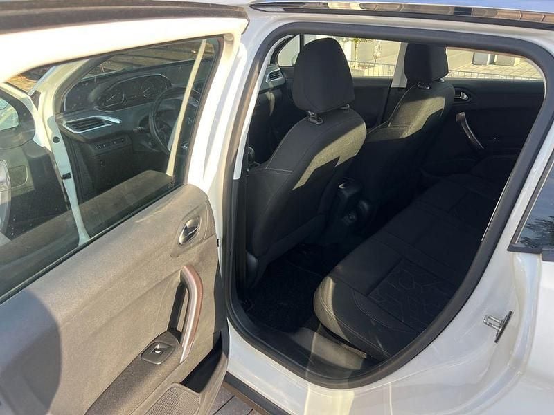 Gebraucht Peugeot 2008 Active 120 PS (88 kW) 2015 Weiß SUV