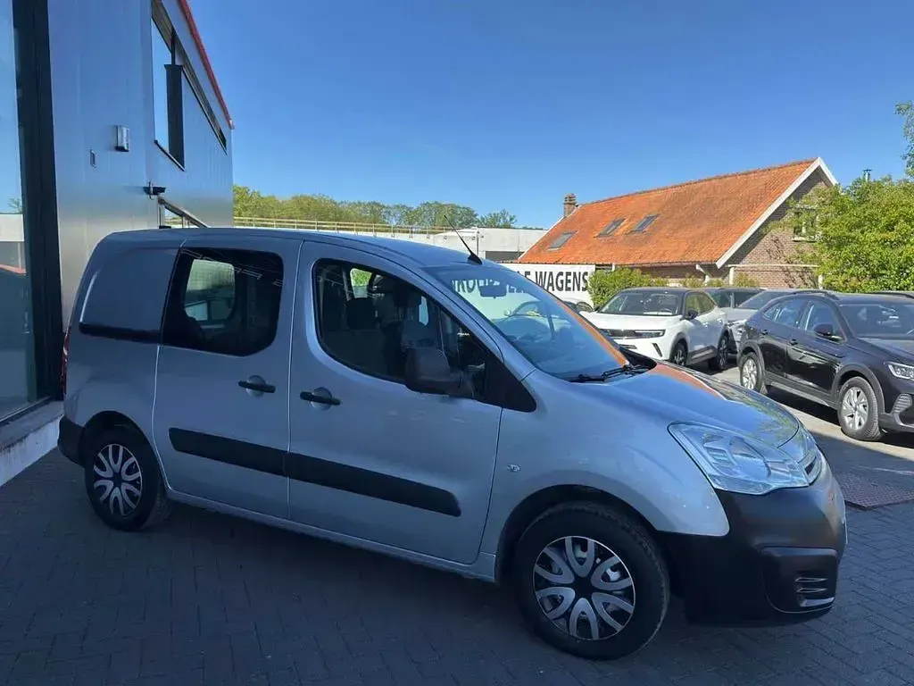 Gebraucht Citroën Berlingo 99 PS (72 kW) 2018 Silber Van / Kleinbus