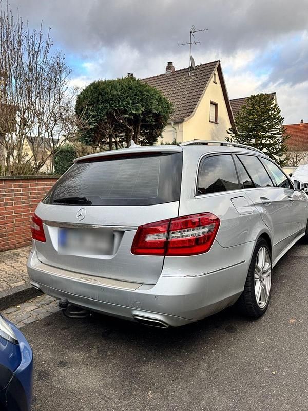 Gebraucht Mercedes E220 Avantgarde 170 PS (125 kW) 2011 Silber Kombi