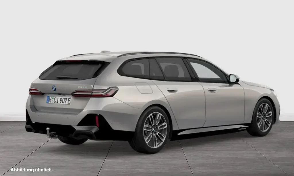Neu BMW 530e M Sport 299 PS (219 kW) 2026 Grau Kombi