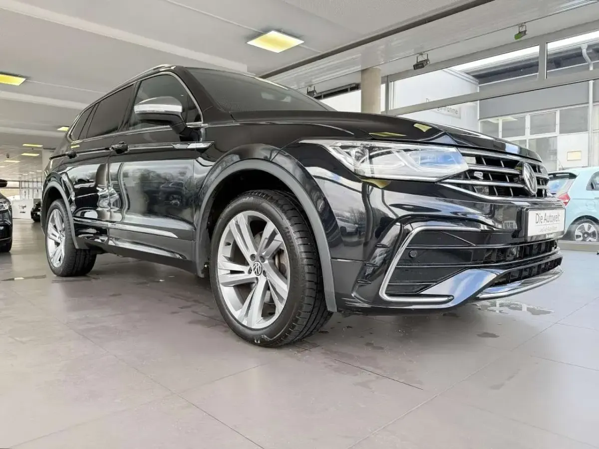 Gebraucht VW Tiguan Allspace R-line 200 PS (147 kW) 2021 Deep black perleffekt SUV