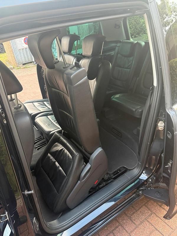 Second-hand VW Sharan 170 CP (125 kW) 2012 Negru Monovolum