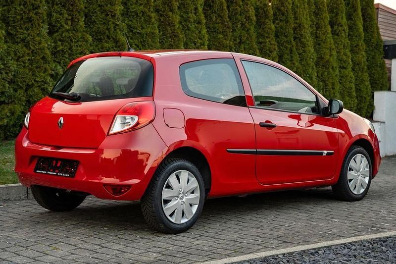 Gebraucht Renault Clio II Dynamique 75 PS (55 kW) 2009 Rot Limousine