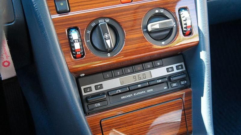 Gebraucht Mercedes E300 179 PS (131 kW) 1988 Blau Coupé