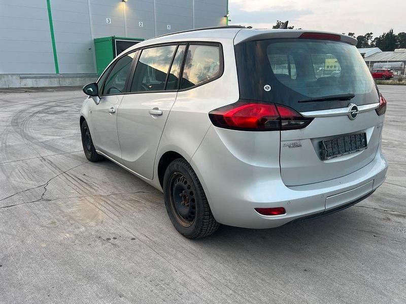 Gebraucht Opel Zafira Edition 140 PS (102 kW) 2016 Silber Van / Kleinbus