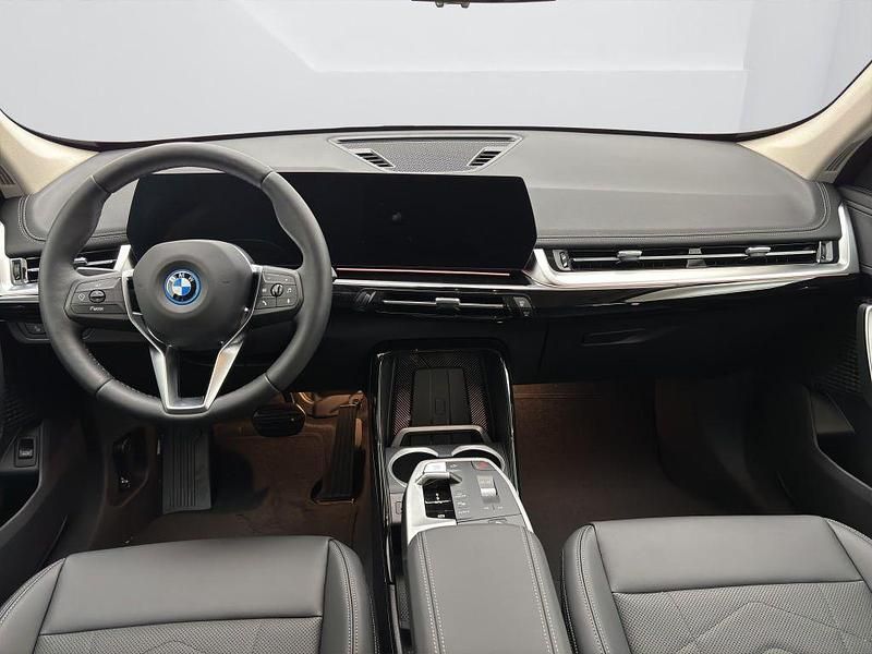 Neu BMW iX1 xLine 150 kW (204 PS) 2025 Silber SUV