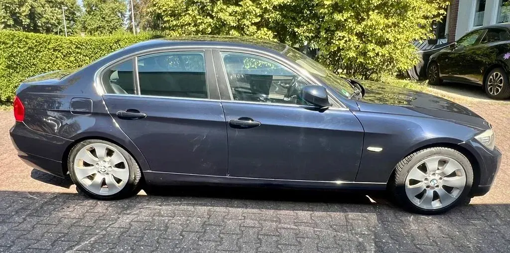 Gebraucht BMW 330 Comfort Edition 245 PS (180 kW) 2009 Blau Limousine
