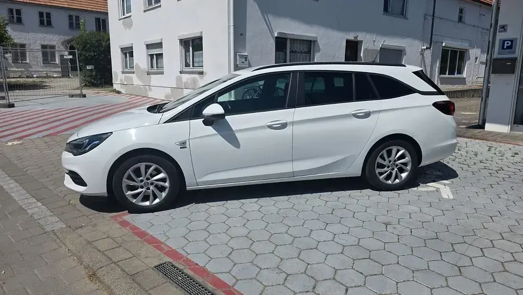 Gebraucht Opel Astra 145 PS (106 kW) 2019 Weiß Limousine
