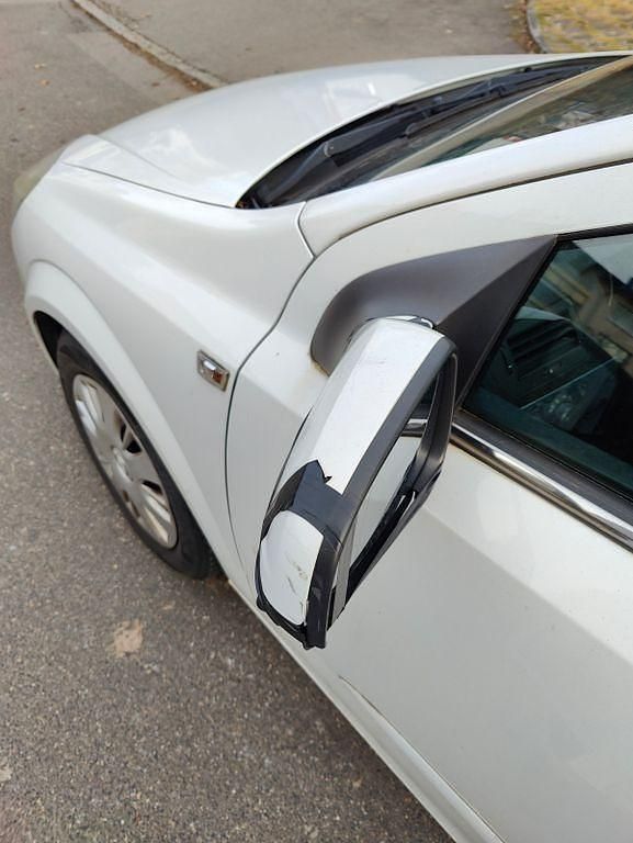 Gebraucht Opel Astra GTC Selection 90 PS (66 kW) 2009 Weiß Limousine