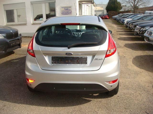 Gebraucht Ford Fiesta Titanium 97 PS (71 kW) 2012 Silber Kleinwagen