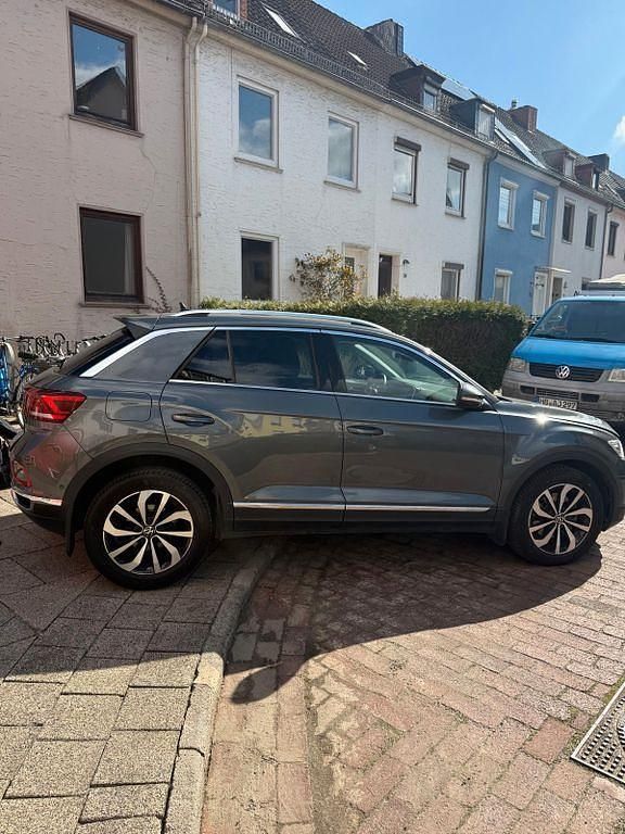 Gebraucht VW T-Roc Style 150 PS (110 kW) 2023 Grau SUV