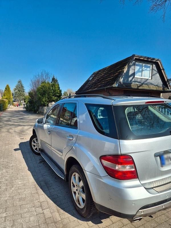Gebraucht Mercedes ML320 224 PS (164 kW) 2006 Silber SUV