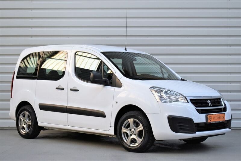Weiß Gebraucht 2017 Peugeot Partner Tepee Active Van / Kleinbus | 14.490 € (Etwas zu teuer) - Bild 1/4
