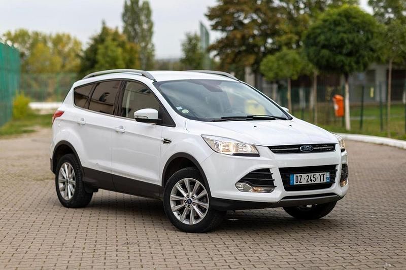 Weiß Gebraucht 2016 Ford Kuga Titanium SUV | 9.800 € (Guter Preis) - Bild 1/4