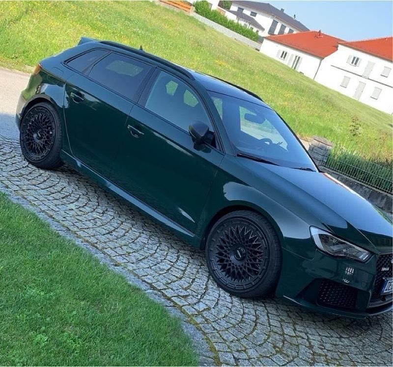 Grün Gebraucht 2016 Audi RS3 Kleinwagen | 29.999 € (Etwas zu teuer) - Bild 1/4