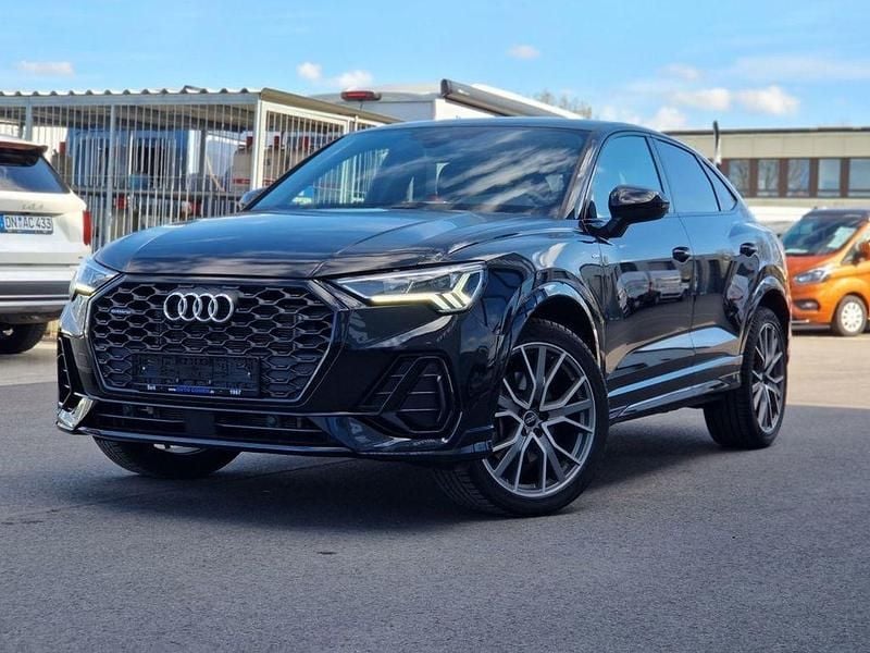 Mythosschwarz metallic (schwarz) Gebraucht 2023 Audi Q3 Sportback S-Line SUV | 45.880 € (Fairer Preis) - Bild 1/4