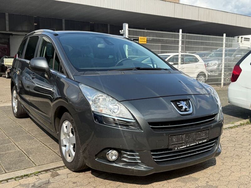 Grau Gebraucht 2013 Peugeot 5008 Family Van / Kleinbus | 4.500 € (Superpreis) - Bild 1/4