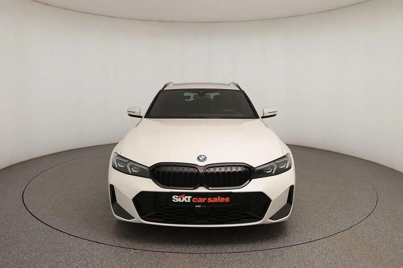 Gebraucht BMW 330e M Sport 292 PS (214 kW) 2023 Weiß Kombi