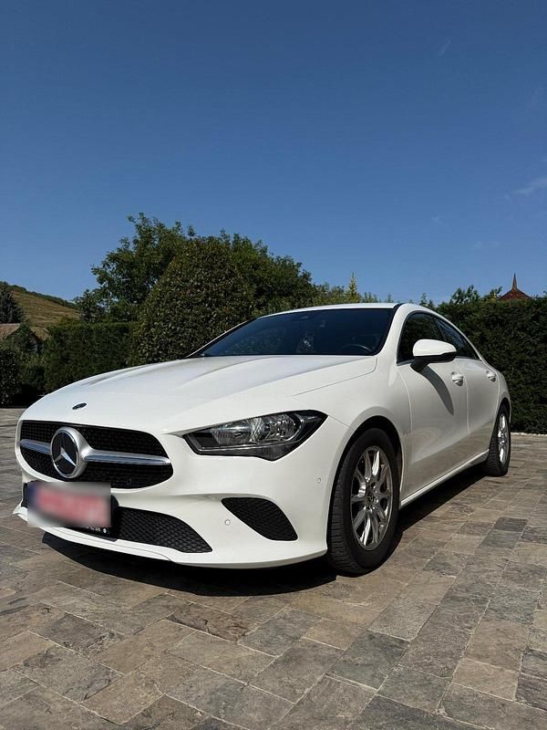 Weiß Gebraucht 2021 Mercedes CLA180 Limousine | 19.500 € (Etwas zu teuer) - Bild 1/4