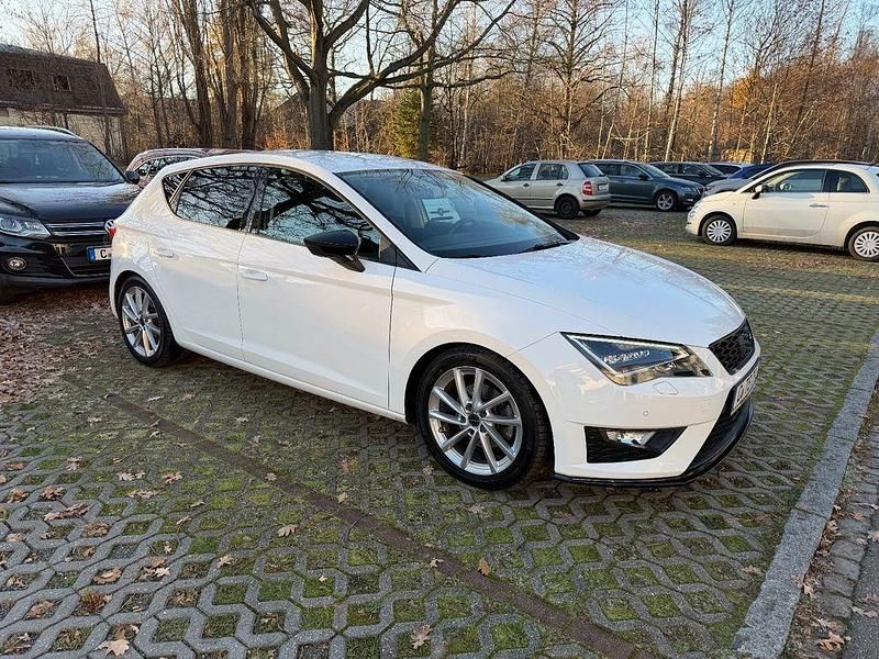 Weiß Gebraucht 2017 Seat Leon FR Limousine | 14.990 € (Etwas zu teuer) - Bild 1/4