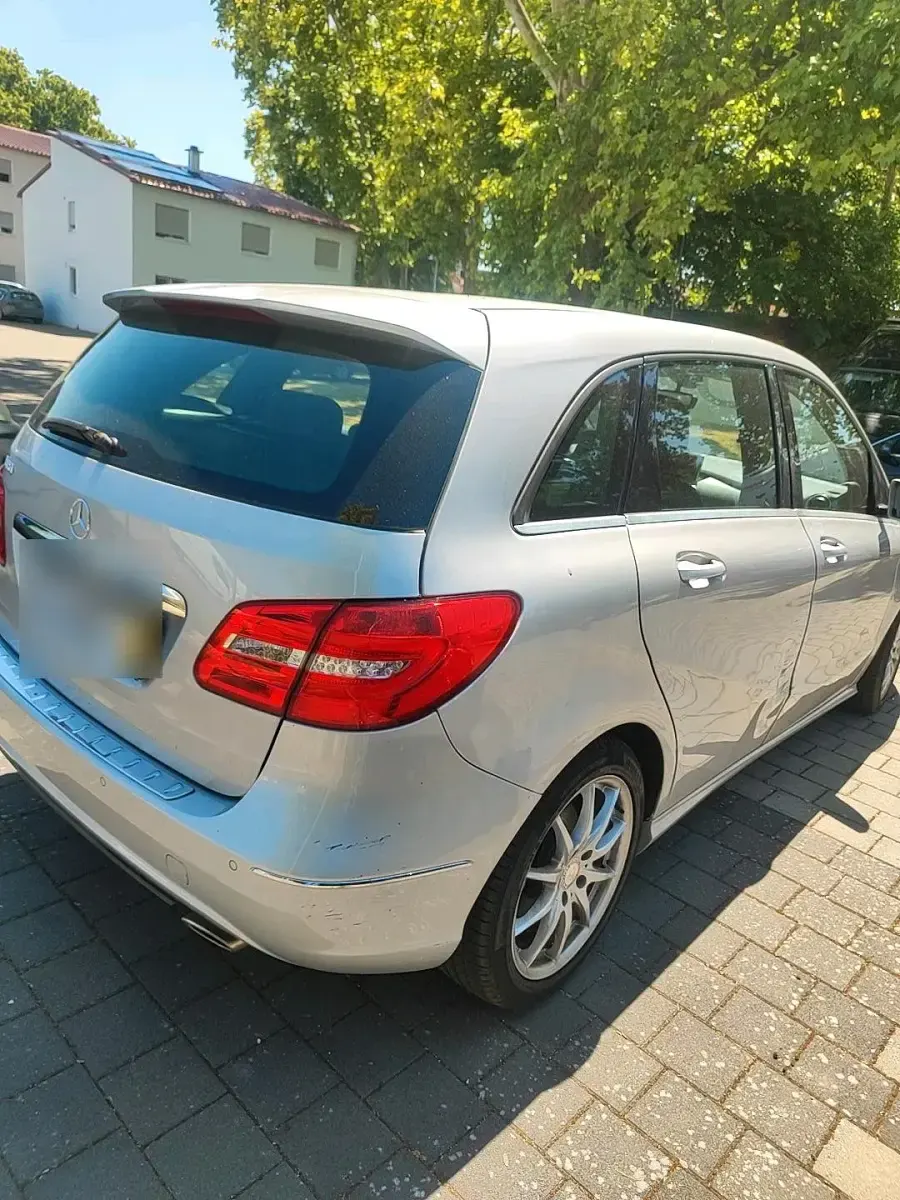 Gebraucht Mercedes B180 122 PS (89 kW) 2012 Silber Kleinwagen