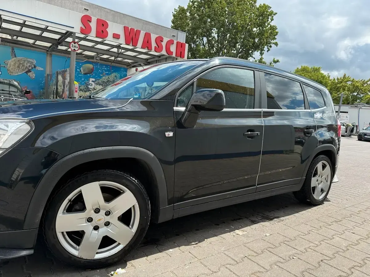 Gebraucht Chevrolet Orlando 141 PS (103 kW) 2011 Schwarz Van / Kleinbus