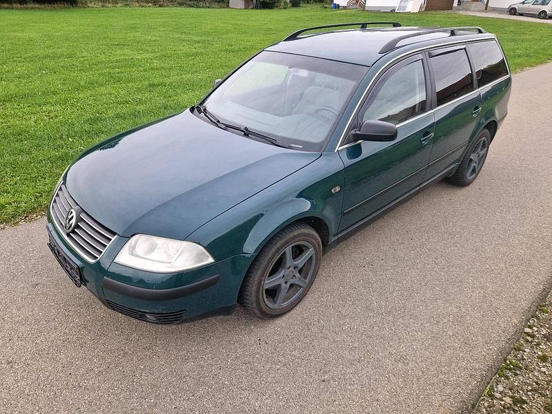 Grün Gebraucht 2003 VW Passat Kombi | 770 € (Superpreis) - Bild 1/4