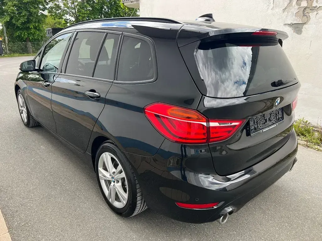 Gebraucht BMW 218 Gran Tourer Sport Line 150 PS (110 kW) 2019 Schwarz Van / Kleinbus