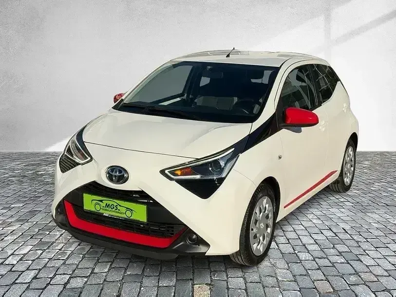 Gebraucht Toyota Aygo X-play 72 PS (52 kW) 2019 Weiß Kleinwagen