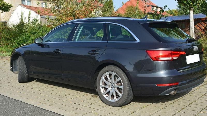 Gebraucht Audi A4 Comfort 150 PS (110 kW) 2016 Grau Kombi