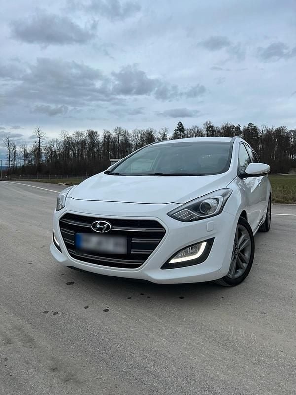 Gebraucht Hyundai i30 136 PS (100 kW) 2015 Weiß Kombi