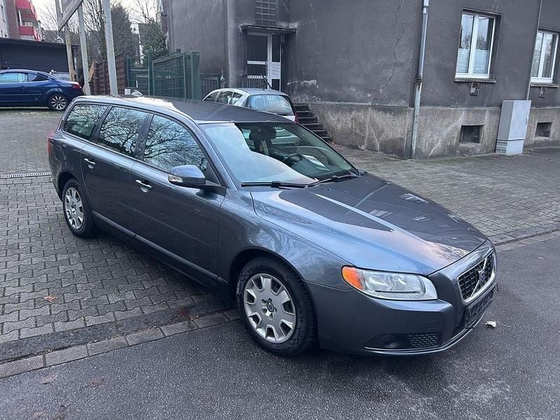 Gebraucht Volvo V70 Kinetic 136 PS (100 kW) 2008 Grau Kombi