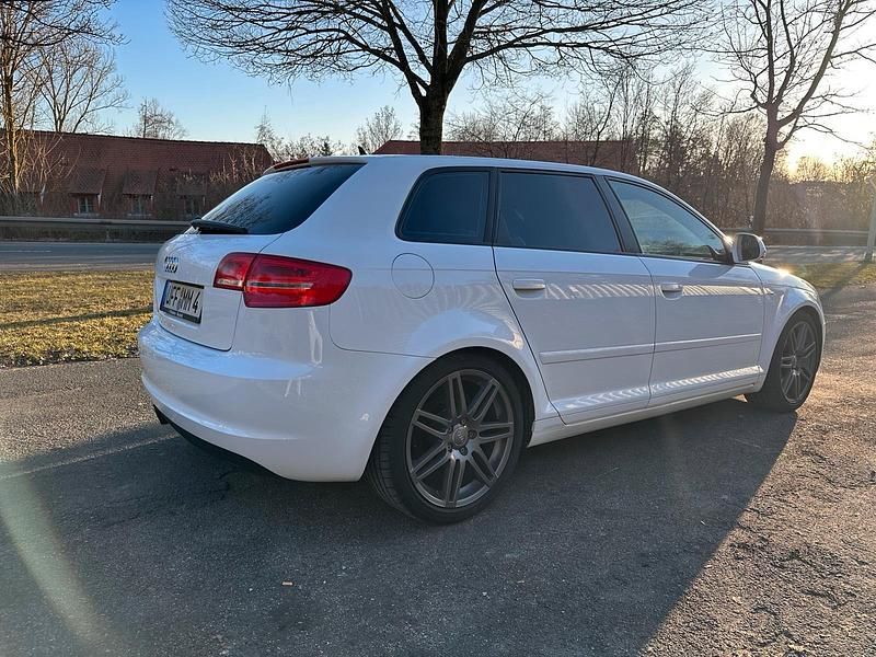 Gebraucht Audi A3 S-line plus 160 PS (117 kW) 2009 Weiß Limousine