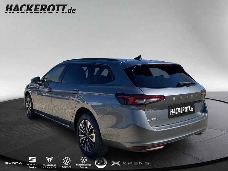 Neu Skoda Superb Selection 150 PS (110 kW) 2026 Grau Kombi