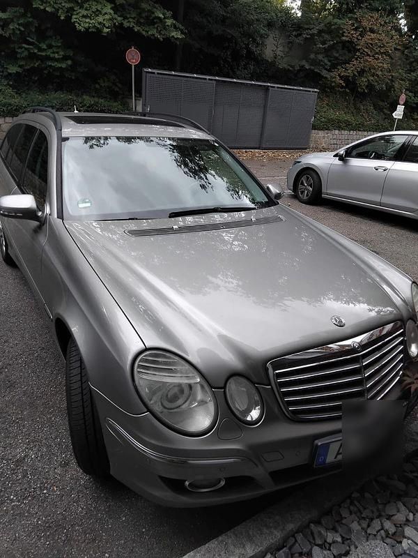 Beige Gebraucht 2006 Mercedes E280 Classic Kombi | 4.990 € (Fairer Preis) - Bild 1/4