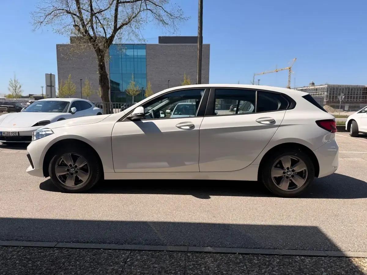 Używany BMW 116 Advantage 116 KM (85 kW) 2023 Biały Hatchback