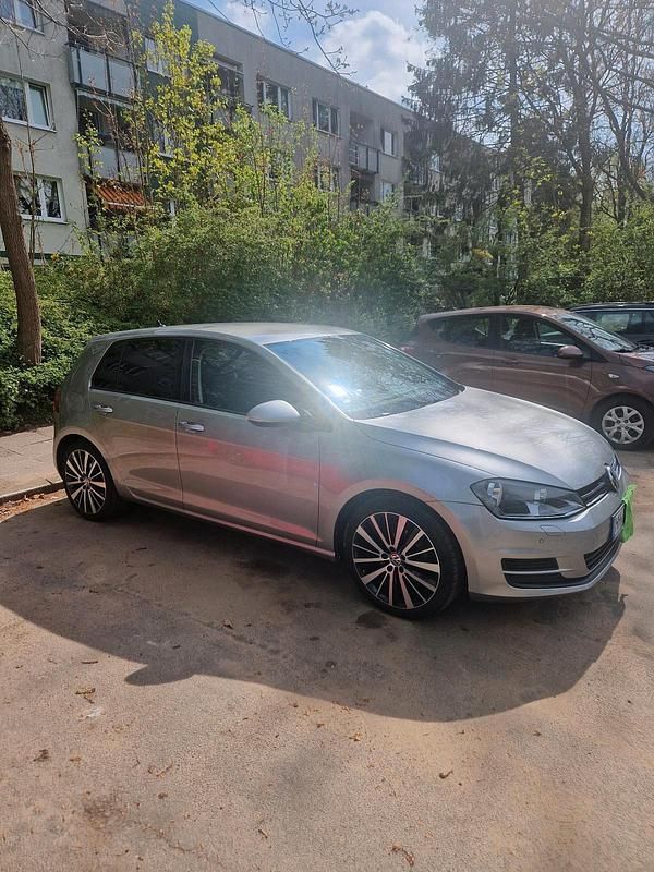 Grau Gebraucht 2014 VW Golf VII Limousine | 11.900 € (Fairer Preis) - Bild 1/4