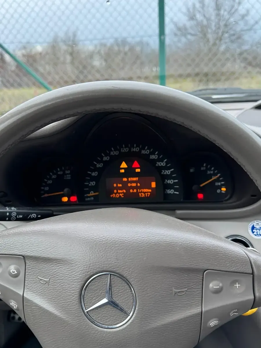 Gebraucht Mercedes C220 143 PS (105 kW) 2002 Silber Coupé