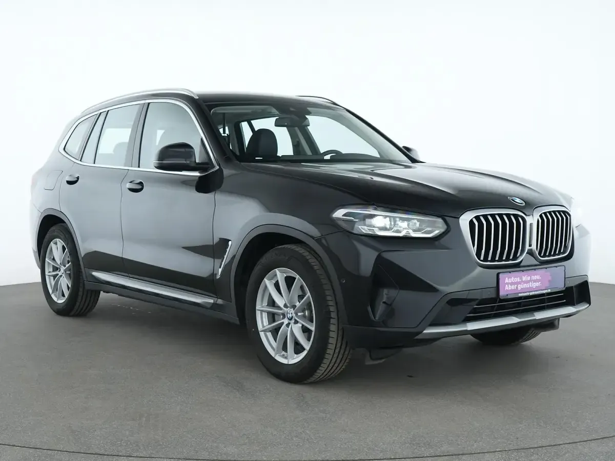 Gebraucht BMW X3 Sport Line 190 PS (139 kW) 2023 Black sapphire SUV