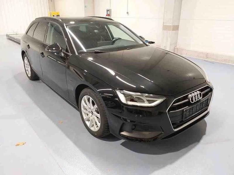 Gebraucht Audi A4 150 PS (110 kW) 2022 Mythosschwarz metallic Kombi