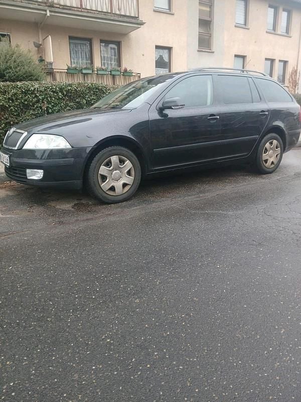 Schwarz Gebraucht 2009 Skoda Octavia Kombi | 2.000 € (Guter Preis) - Bild 1/4
