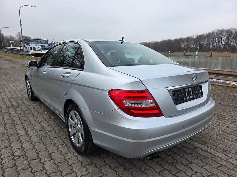 Gebraucht Mercedes C180 156 PS (114 kW) 2011 Silber Limousine