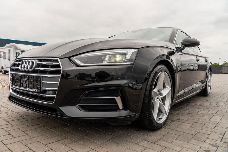 Brillantschwarz Gebraucht 2018 Audi A5 Sportback Sport Limousine | 20.750 € (Superpreis) - Bild 1/4