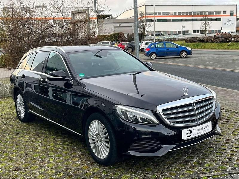 Gebraucht Mercedes C250 204 PS (150 kW) 2014 Obsidianschwarz Kombi