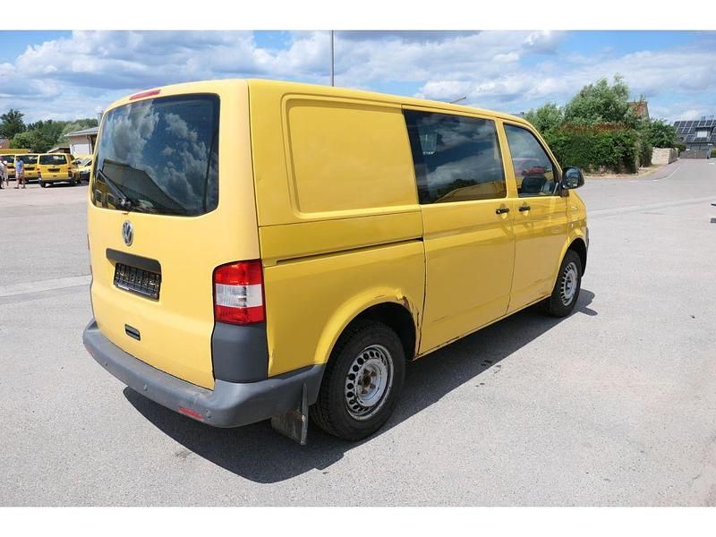 Second-hand VW Transporter 84 CP (61 kW) 2011 Galben Van