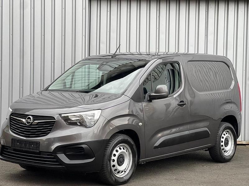 Grau Gebraucht 2019 Opel Combo Edition Van / Kleinbus | 7.990 € - Bild 1/4