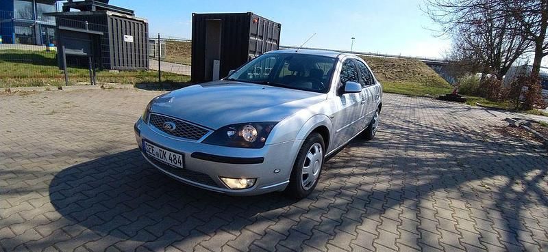 Gebraucht Ford Mondeo Titanium 110 PS (80 kW) 2006 Silber Limousine