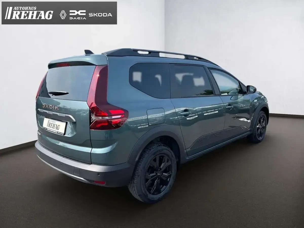 Neu Dacia Jogger Extreme 110 PS (80 kW) 2025 Zedergrün Van / Kleinbus