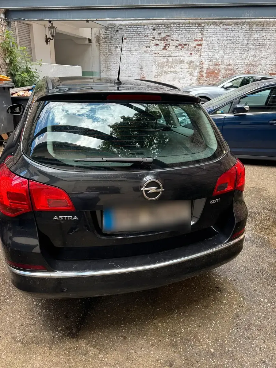 Gebraucht Opel Astra Edition 131 PS (96 kW) 2014 Schwarz Kombi